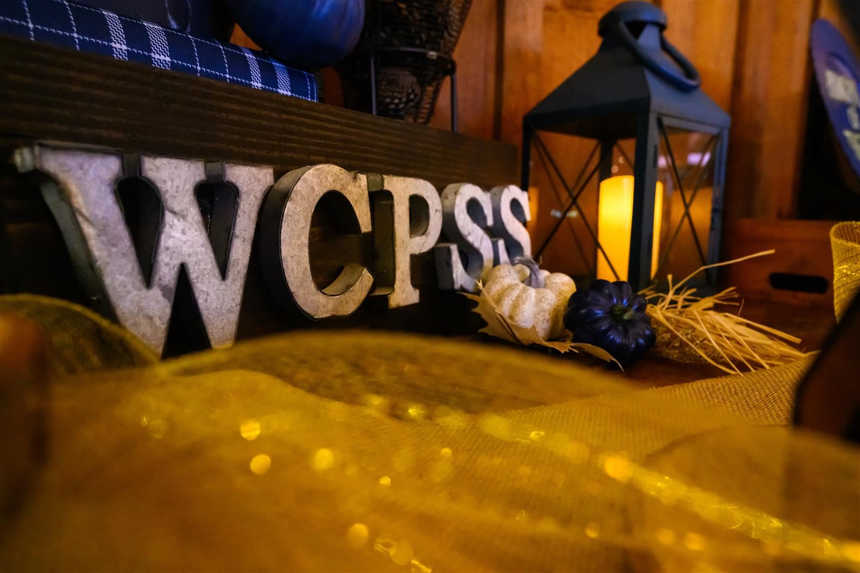  photo of table display 
