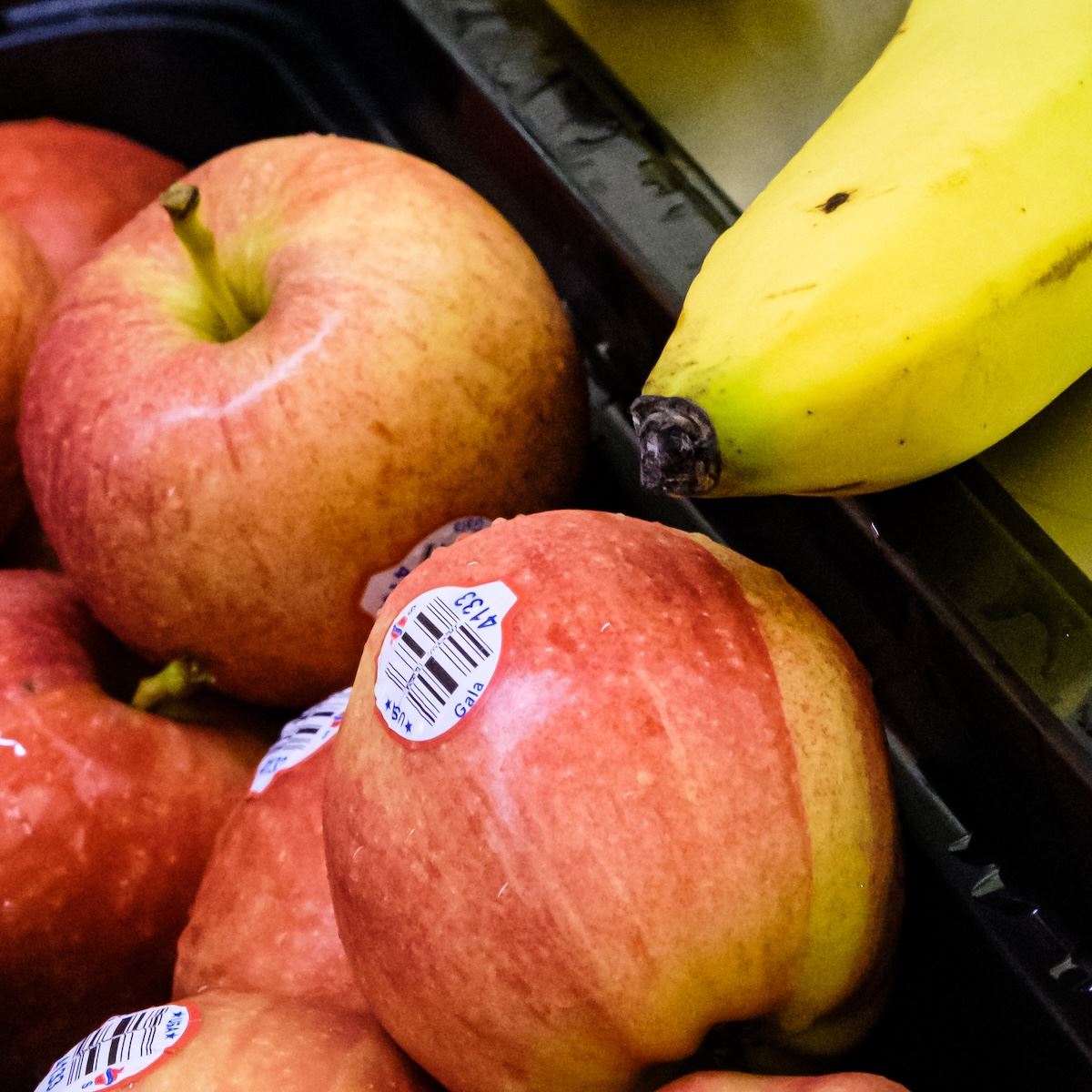  Fresh fruit options available for lunch.