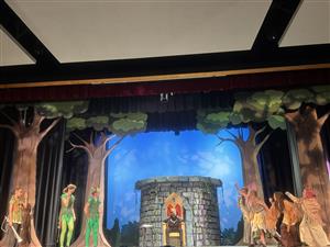 A group of peasants shouting at the merry men